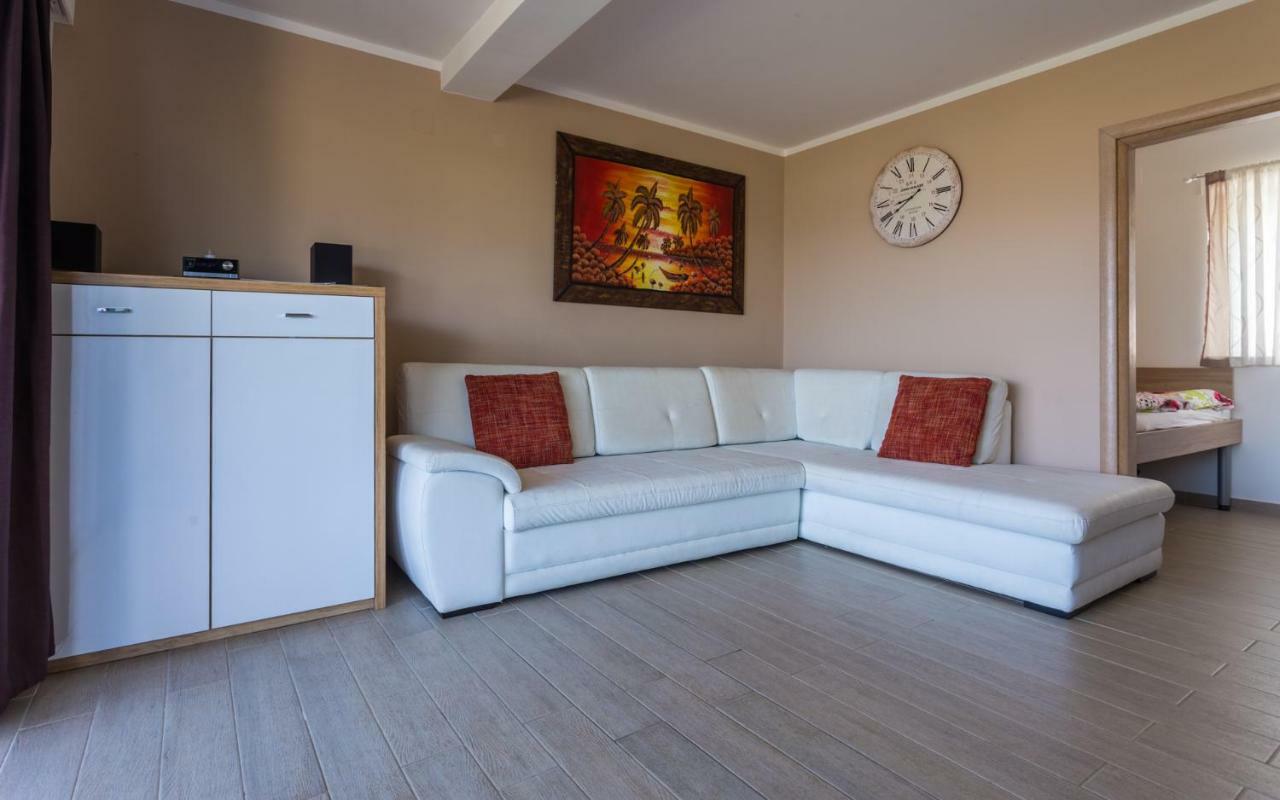 Apartment Trava Klimno Exterior foto