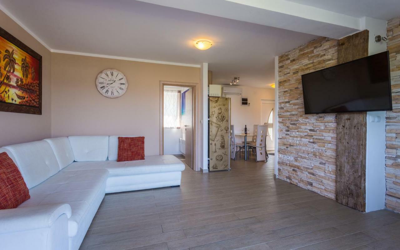 Apartment Trava Klimno Exterior foto